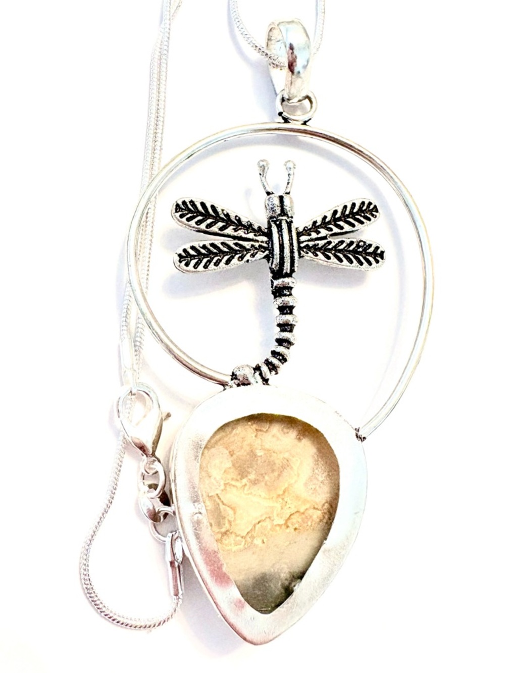 3 inch, Crazy Lace Agate, and Dragonfly, 925 marked pendant on a silver chain. - Picture 4 of 4
